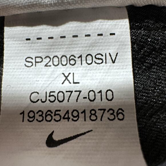 Nike Shield Running Jacket Women XL Black Hooded Windbreaker CJ5077-010 - Picture 8 of 8